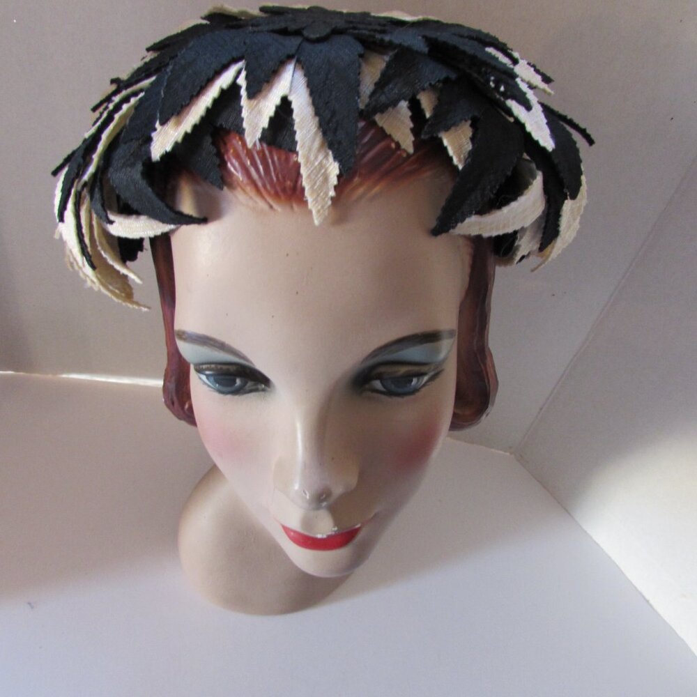 Mid Century Vintage Half Hat Overlapping Navy & Cream Leaves - Picture 3 of 12